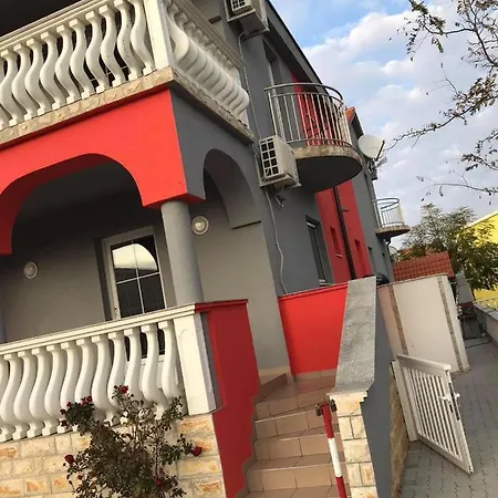 Santoni Apartment Vir